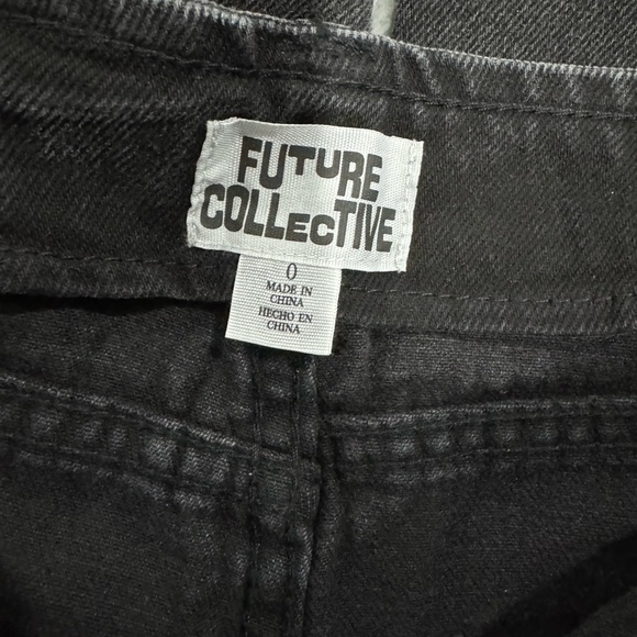 NWT Future Collective Mid-Rise Barrel Leg Jeans - Black Wash size 0 - Picture 4 of 5